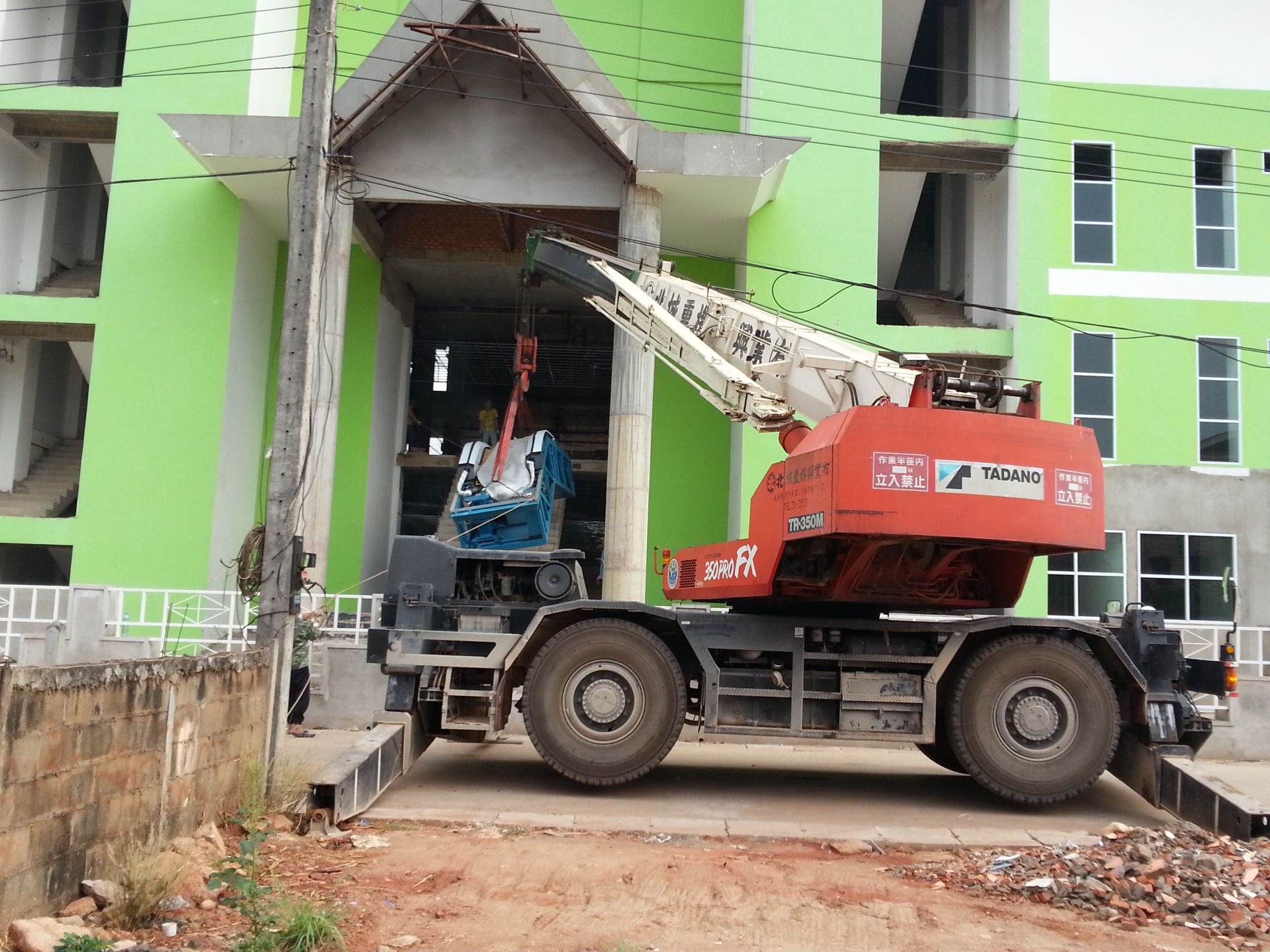 ໂຄງການຕິດຕັ້ງ ລີບຟ ແລະ ບັນໄດເລື່ອນ ໃສ່ອາຄານສູນການຄ້າ ທາດຫລວງ ສະແກຣ 